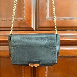 Kate Spade EUC Black, Buttery.
Leather & Chain Crossbody Bag
Timeless Kate Spade